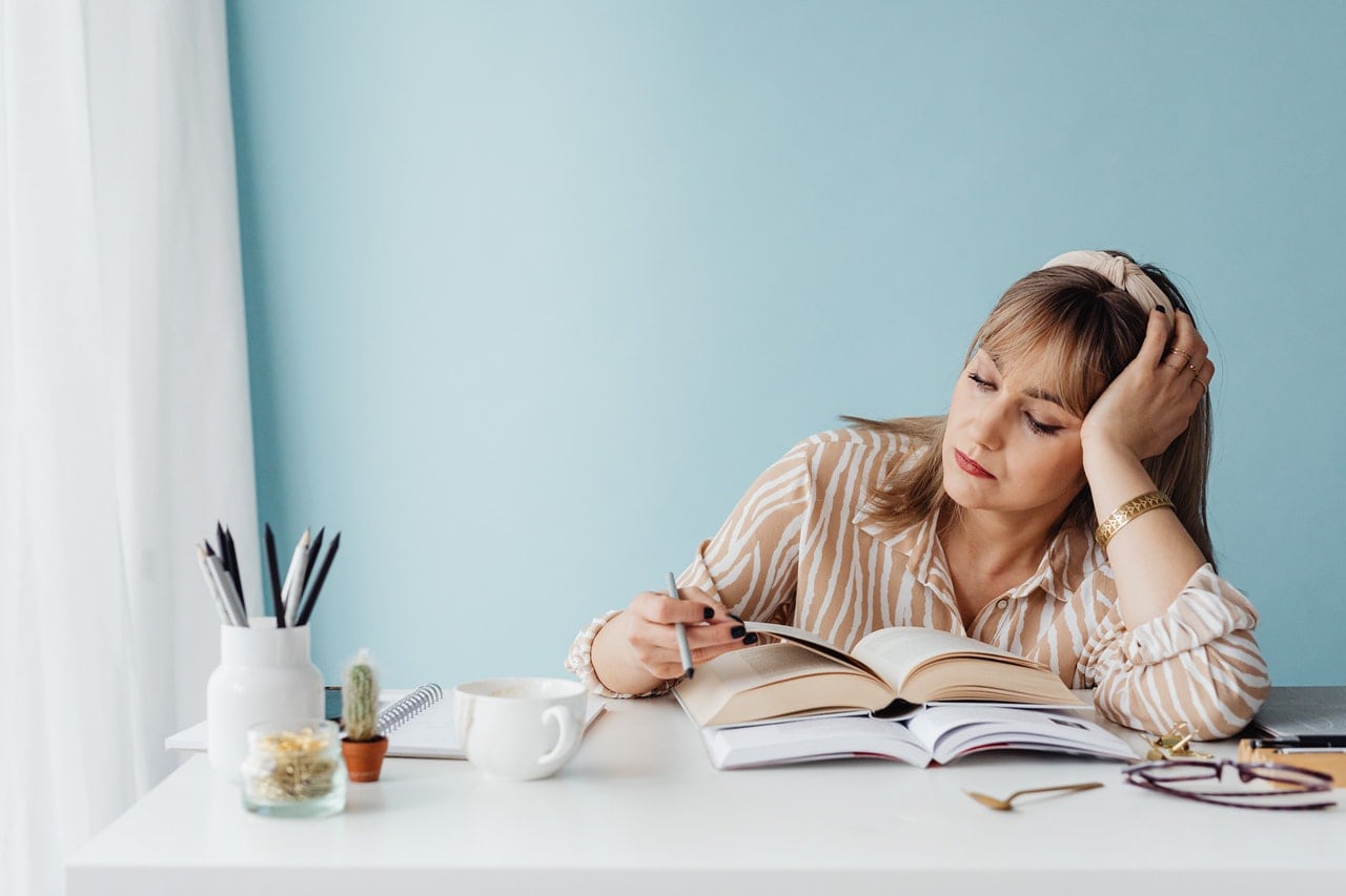 How Promptly Does Propranolol Work in Managing Anxiety? 1 woman looking at